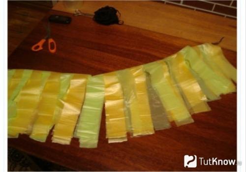 Костюмы из подручных материалов своими руками. Одежда для утренника из мусорных пакетов 09 Костюмы из подручных материалов своими руками. Одежда для утренника из мусорных пакетов 09