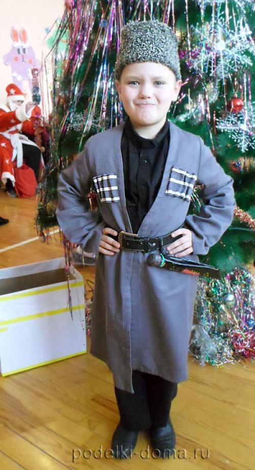 Костюм на утренник своими руками. Новогодние костюмы своими руками 04