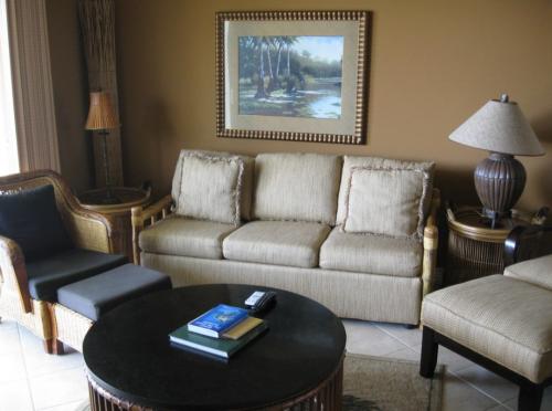 Удобное кресло для пожилого человека. Как выбрать мягкую мебель для пожилых людей 04 Удобное кресло для пожилого человека. Как выбрать мягкую мебель для пожилых людей 04