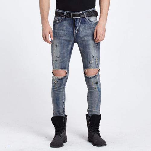 Как выглядят рваные джинсы на женщине и на мужчине. Каковы особенности мужских рваных джинсов, с чем сочетаются
