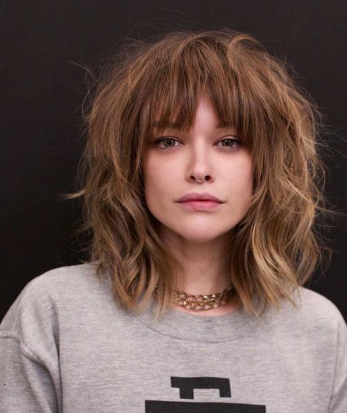 Какие прически наиболее популярны для средней длины волос. Самые модные стрижки на волосы средней длины