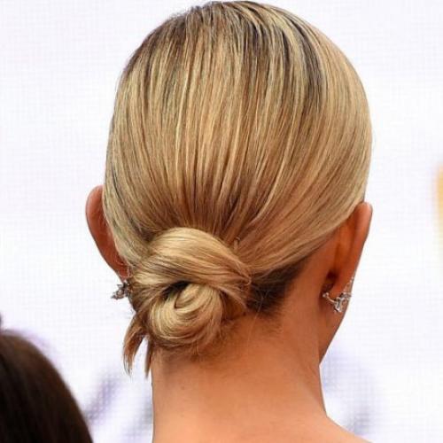 25 самых востребованных причесок на разную длину волос. Стильный пучок на длинные волосы 2024