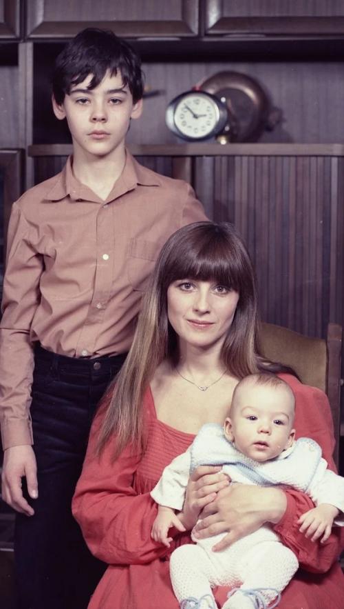 Сын Варлей и Тихонова. Сыновья Натальи Варлей и как выглядит сегодня единственный внук советской красавицы