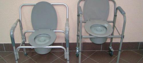 Какие кресла-туалеты наиболее удобны для использования в домашних условиях. Туалет для лежачих больных в домашних условиях
