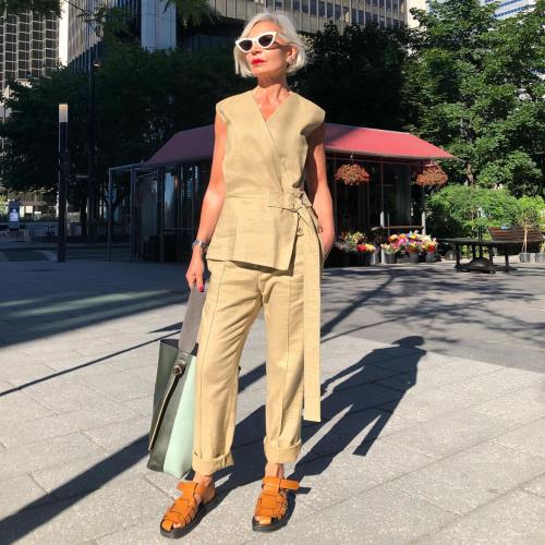 Мода для женщин за 40 в 2022 году. Подчеркиваем зрелую красоту: модные тенденции весны/лета-2022 для женщин за 40 25