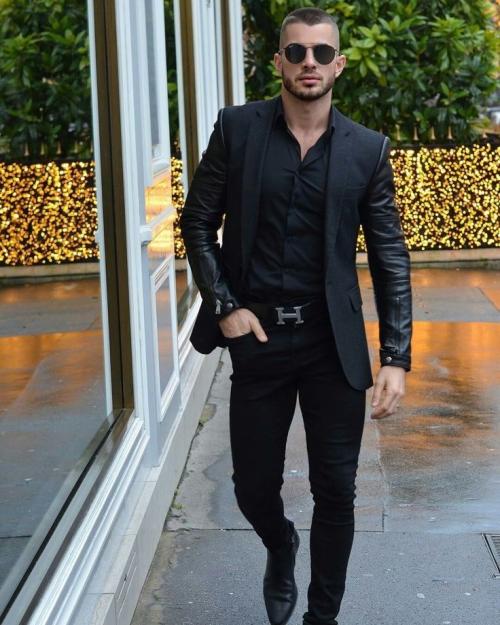 Какая одежда привлекает девушек. Какие цвета в гардеробе привлекают женское внимание