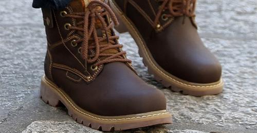 Какие туфли носить с джинсами мужчинам. Какую обувь носить с джинсами мужчинам, учитывая сезон?