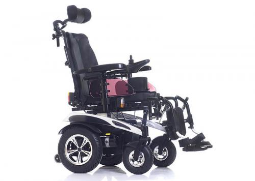 Какие факторы следует учитывать при выборе кресла для пожилых людей на колесах