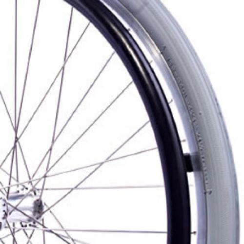 Выбираем кресла для пожилых людей на колесах: основные характеристики и функции 03