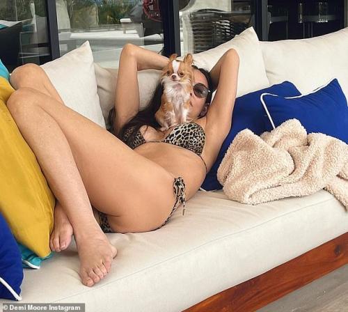 Что известно о ее диете и образе жизни. Sixty going on thirty! How Demi Moore eats strict raw vegan diet, practices yoga and has leech facials to look youthful in her seventh decade