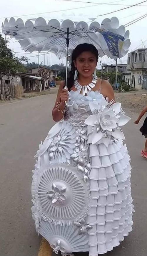 Костюмы своими руками из подручных средств для детей. Детские костюмы из бросового материала, изготовление своими руками