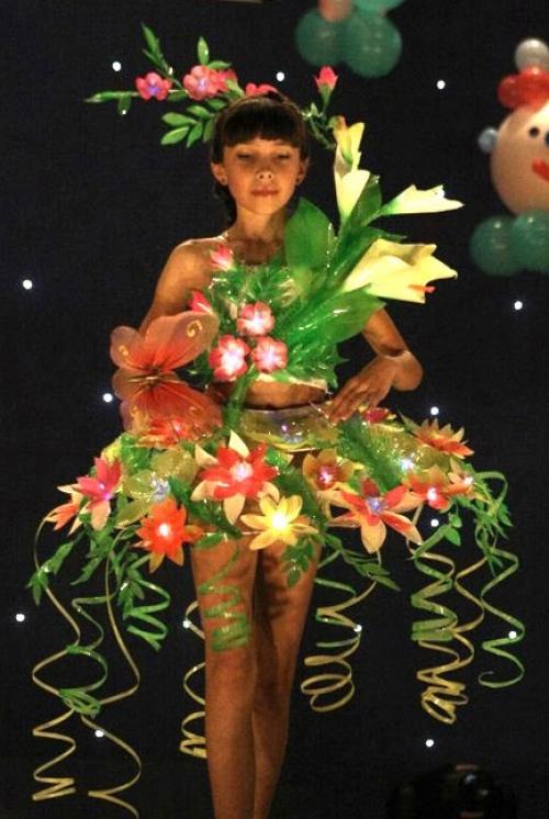 Костюмы своими руками из подручных средств для детей. Детские костюмы из бросового материала, изготовление своими руками