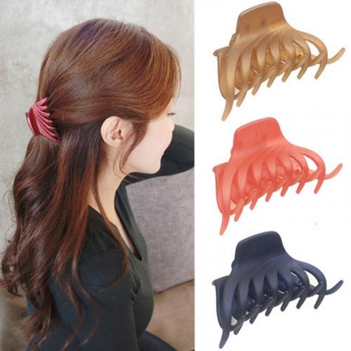 Заколка-краб: 5 причесок, которые сделают вас узнаваемыми 08 Заколка-краб: 5 причесок, которые сделают вас узнаваемыми 08