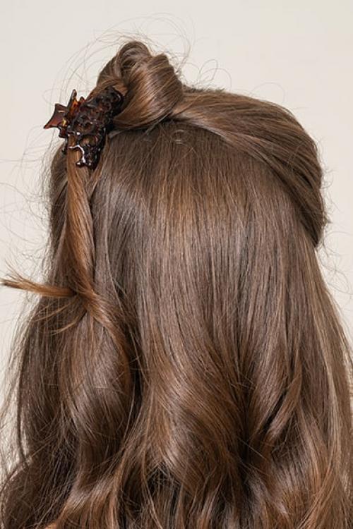 Какие типы заколоток можно сделать с помощью крабика. Прически с крабиком на длинные волосы