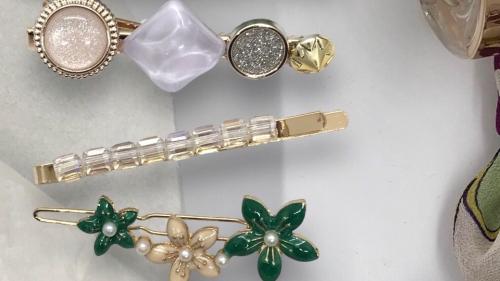 Как использовать заколку для волос. Как одевать заколки-зажимы. Полезная инструкция