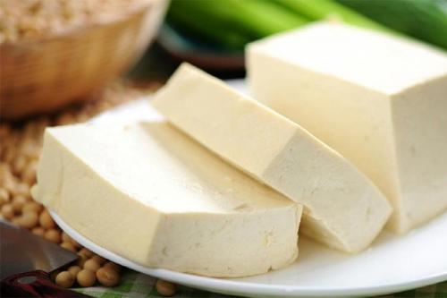 В каком твороге кальция больше. Для диеты только обезжиренный? Так как же выбрать творог для правильной диеты? Сначала важно понять, как его разделяют по степени жирности: 06 В каком твороге кальция больше. Для диеты только обезжиренный? Так как же выбрать творог для правильной диеты? Сначала важно понять, как его разделяют по степени жирности: 06