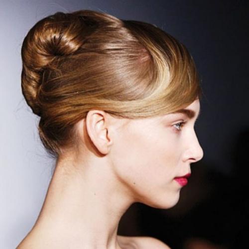 Можно ли носить прически с заколками по бокам на работе. Особенности деловых причесок