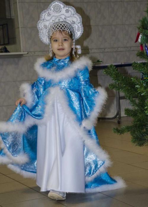 Костюм волшебницы для девочки своими руками. Костюм для девочки своими руками: выкройки, пошаговая инструкция. 85 фото примеров создания костюма белоснежки, снежинки, «Ангелочка», феи, кошки, снегурочки