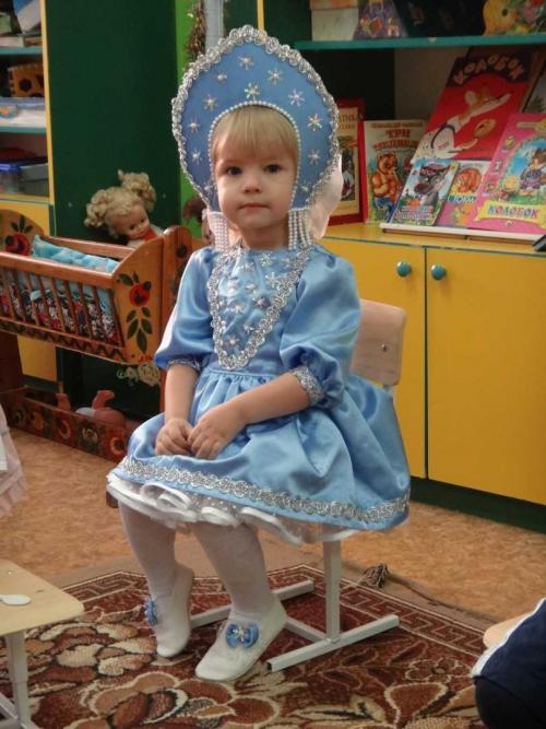 Костюм волшебницы для девочки своими руками. Костюм для девочки своими руками: выкройки, пошаговая инструкция. 85 фото примеров создания костюма белоснежки, снежинки, «Ангелочка», феи, кошки, снегурочки