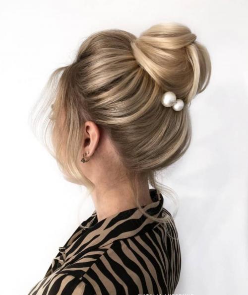 Какие ошибки следует избегать при заколке волос по бокам. Прическа пучок — фото пучка свадебного, нижнего, гладкого, небрежного пучка, сзади, по боках, с челкой