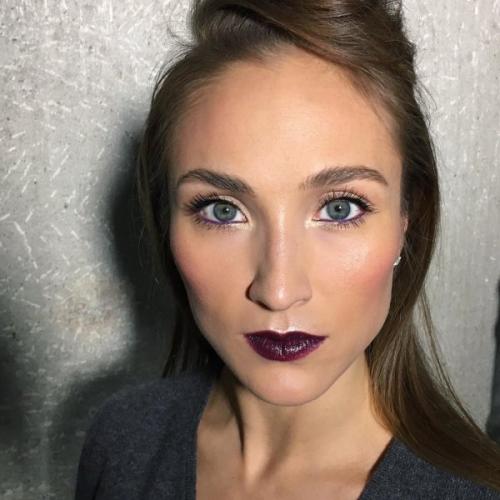 Макияж глаз с темной помадой. Макияж и образы: темная помада для брюнеток