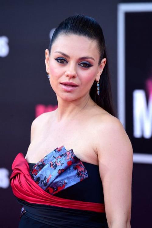 Темный макияж для карих глаз. Как подбирать косметику для карих глаз разных оттенков?