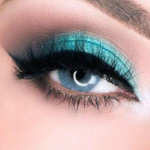 Макияж глаз с темной помадой. Макияж и образы: темная помада для брюнеток 07