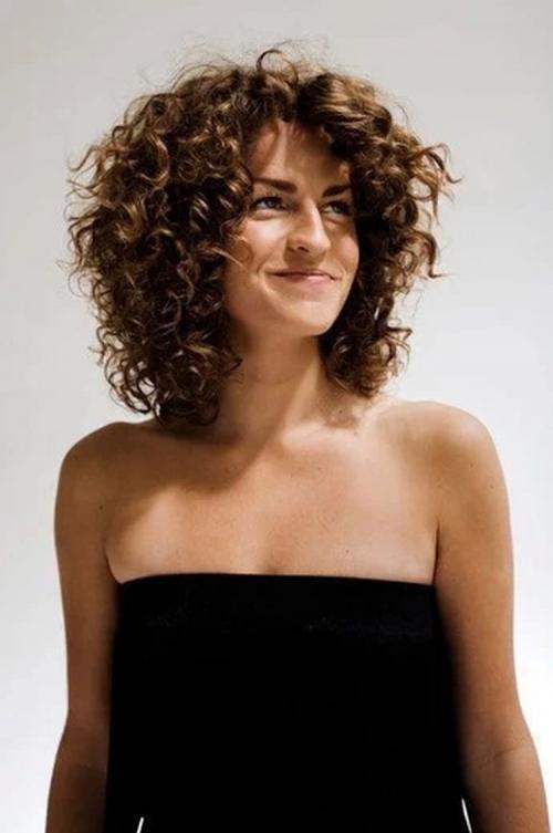 Какие короткие стрижки можно носить на вечеринке. Укладка вечерняя на короткие волосы