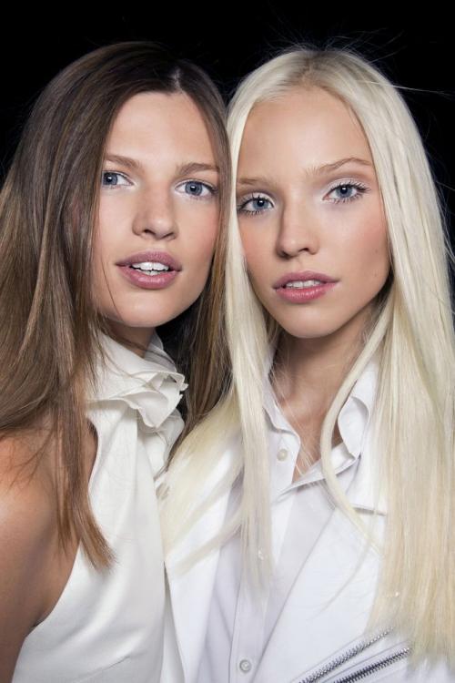 Как сохранить прическу с заколками на всю день. Укладка волос дома: как продлить жизнь прическе