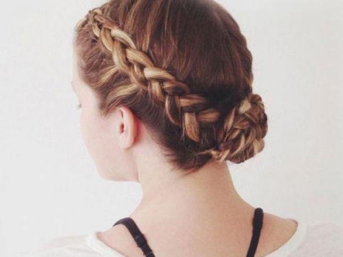 Быстро и эффективно: как сделать прическу с заколками за минуту 25 Быстро и эффективно: как сделать прическу с заколками за минуту 25