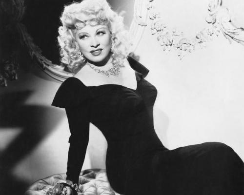 Как легендарные красавицы сохраняли свою фигуру. Как менялось идеальное тело за последние 100 лет