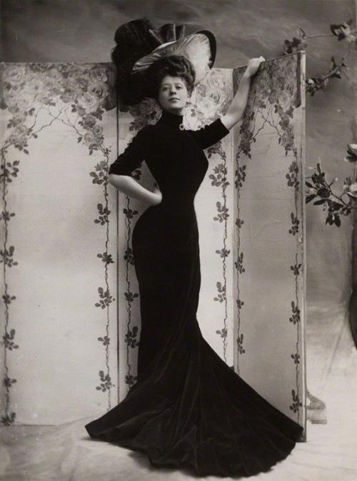 Как легендарные красавицы сохраняли свою фигуру. Как менялось идеальное тело за последние 100 лет