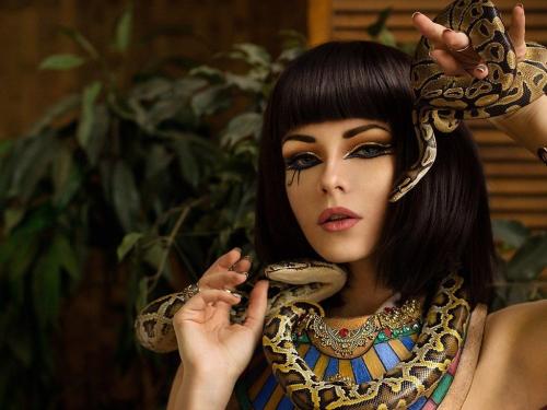 Узнайте 10 секретов красоты Клеопатры, чтобы быть такой же красивой, как царица Египта 11 Узнайте 10 секретов красоты Клеопатры, чтобы быть такой же красивой, как царица Египта 11