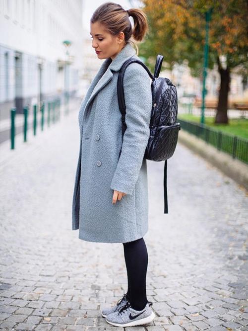 Короткое пальто с кроссовками. Выбор подходящего пальто