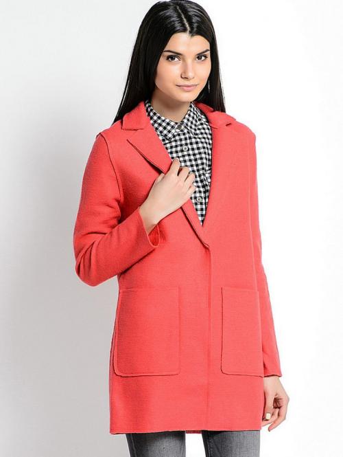 Черное пальто и кроссовки. Как правильно сочетать кроссовки с пальто, советы модницам