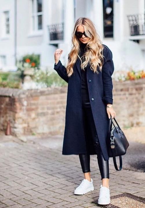 Черное пальто и кроссовки. Как правильно сочетать кроссовки с пальто, советы модницам