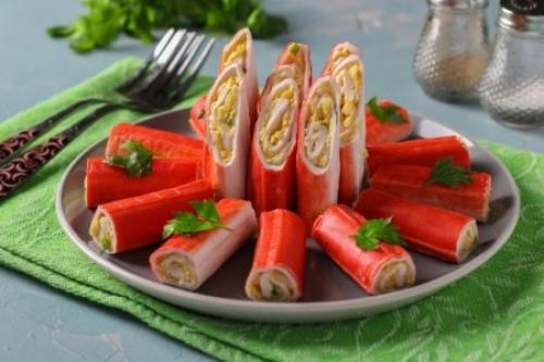 Какие продукты нужно использовать для крабовой зачёски. 10 ярких и вкусных рецептов крабовых шариков