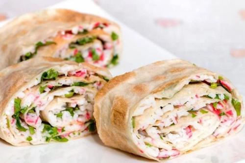 Как выглядит крабовая зачёска. 20 закусок из крабовых палочек, которые придутся по вкусу каждому