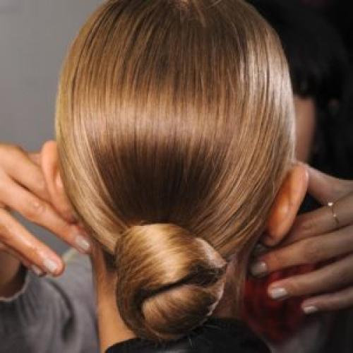 Какие волосы подходят для пучков на коротких волосах. Пучок из коротких волос: стильно и элегантно