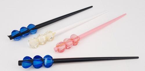 Какие особенности заколочки волос с палочкой есть у детей и взрослых. Древняя легенда и немного истории