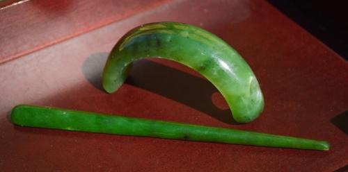 Какие особенности заколочки волос с палочкой есть у детей и взрослых. Древняя легенда и немного истории