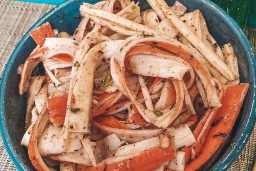 Как выглядит крабовая зачёска. 20 закусок из крабовых палочек, которые придутся по вкусу каждому