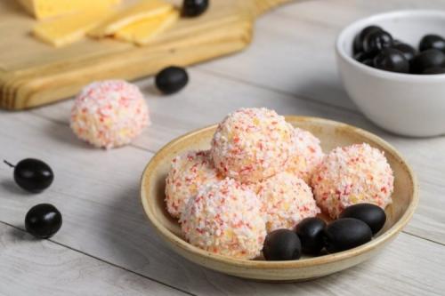 Какие продукты нужно использовать для крабовой зачёски. 10 ярких и вкусных рецептов крабовых шариков