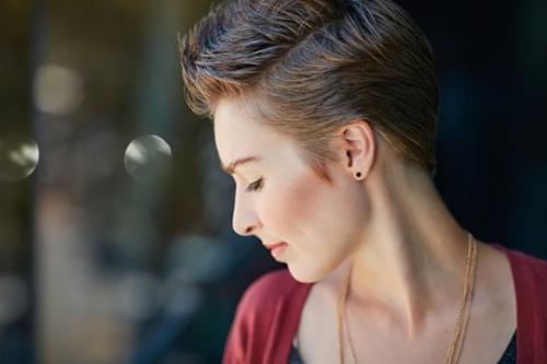 Какие прически можно создать на коротких волосах в салоне. Особенности укладки на короткие волосы