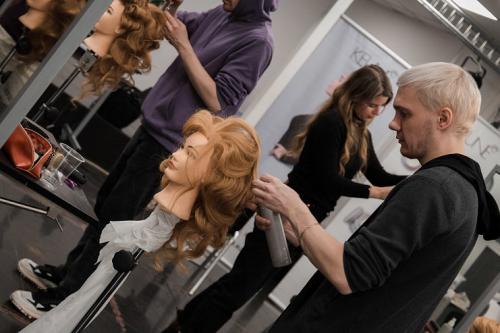 Список необходимых материалов для создания прически на короткие волосы