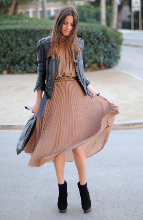 С чем носить рваные джинсы в 30 лет женщине осень. Фото с рваными джинсами на 2022 07 С чем носить рваные джинсы в 30 лет женщине осень. Фото с рваными джинсами на 2022 07