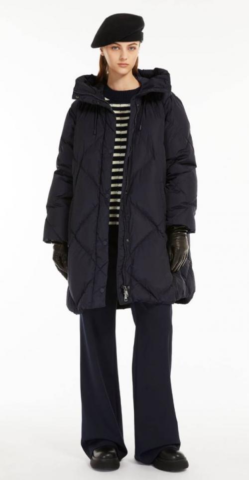 Уверенный выбор: стильные сочетания для пуховика средней длины в 50 лет 04