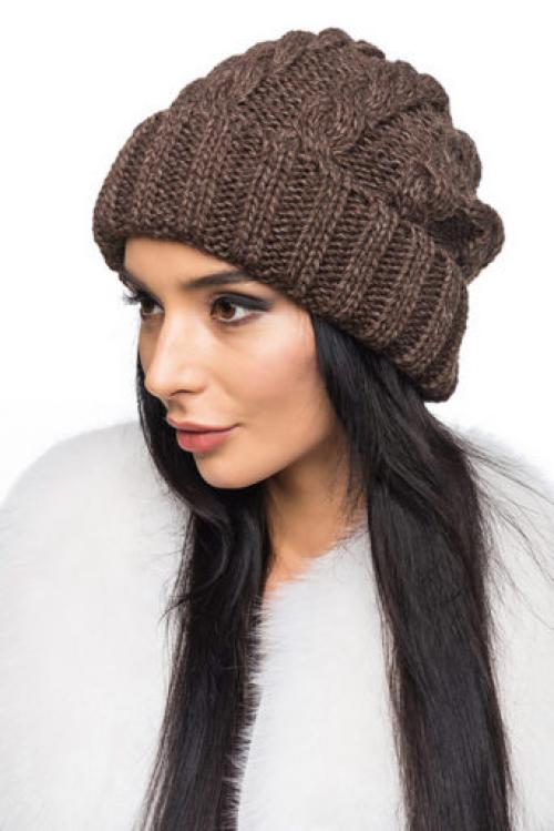 Какие цвета и материалы наиболее популярны для головных уборов для женщин 50+. Популярные цвета