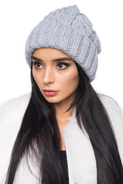 Какие цвета и материалы наиболее популярны для головных уборов для женщин 50+. Популярные цвета