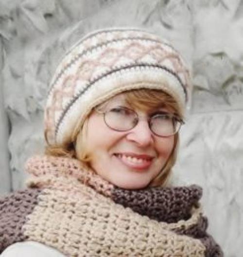 Как выбрать головной убор для женщины 60 лет, учитывая ее профессию и стиль одежды. На какие виды головных уборов стоит обратить внимание